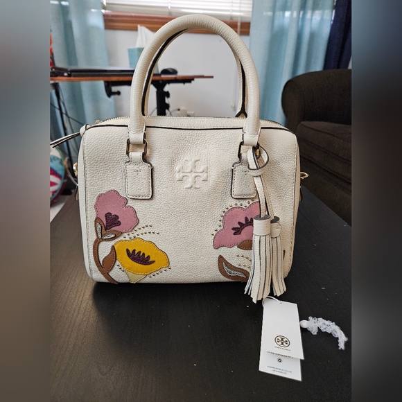 Tory Burch Handbags - EUC Tory Burch Thea Applique Web small satchel